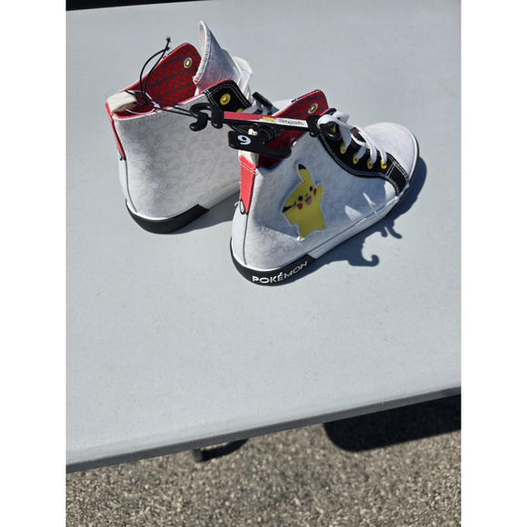Pokemon Pickachu Kids Shoes Size 6 - Picture 2 of 5